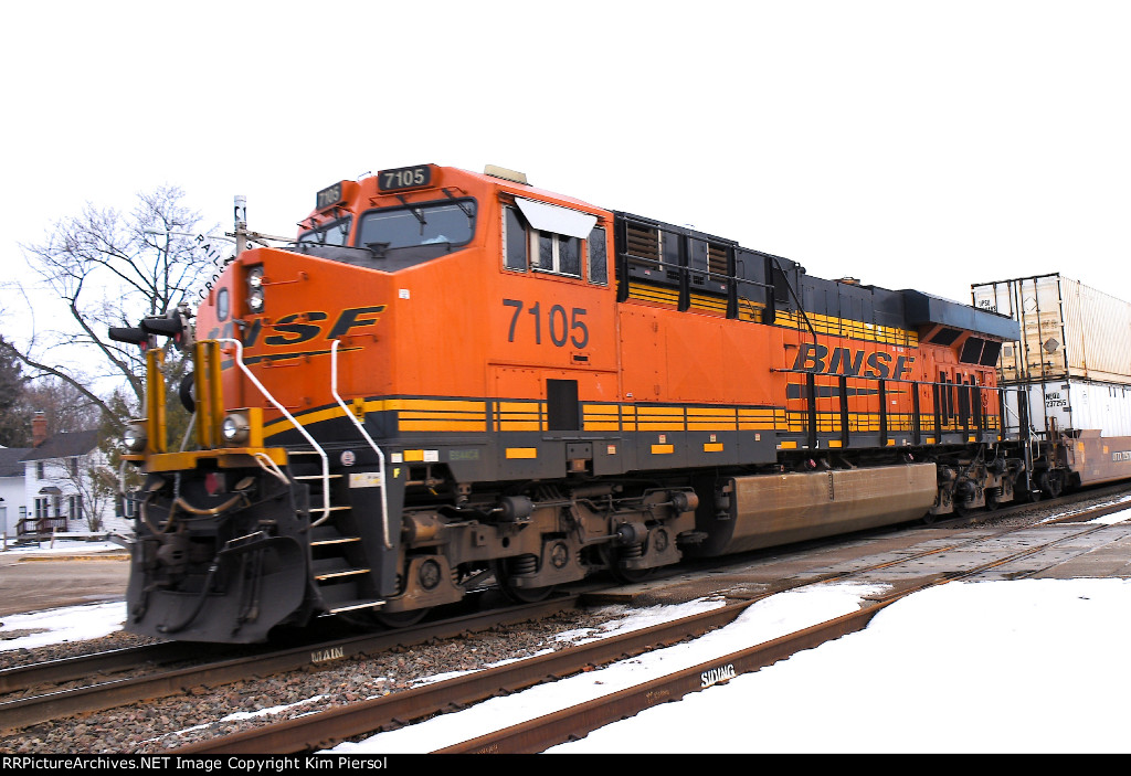 BNSF 7105 Pusher